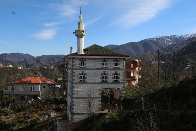 Cami yolun üzerine yapılınca çözümü böyle buldular