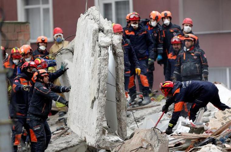 Ölü sayısı 11'e yükseldi, kurtarma çalışmaları devam ediyor