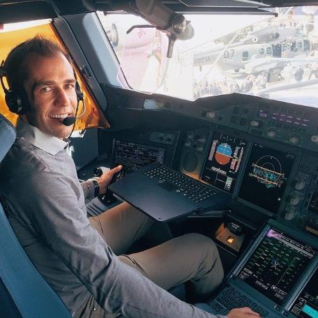 Dünyayı gezen Instagram fenomeni pilotlar: Adam Senatori