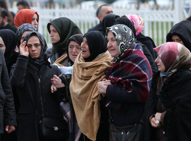 Kartal'da çöken binada ölen aynı aileden 9 kişiye veda