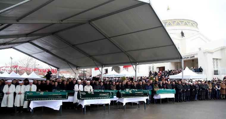 Kartal'da çöken binada ölen aynı aileden 9 kişiye veda