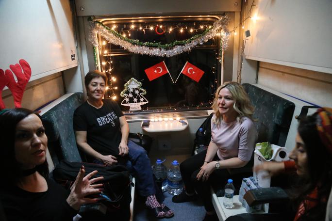 Foto Haber- Herkes bu treni yakalamak istiyor