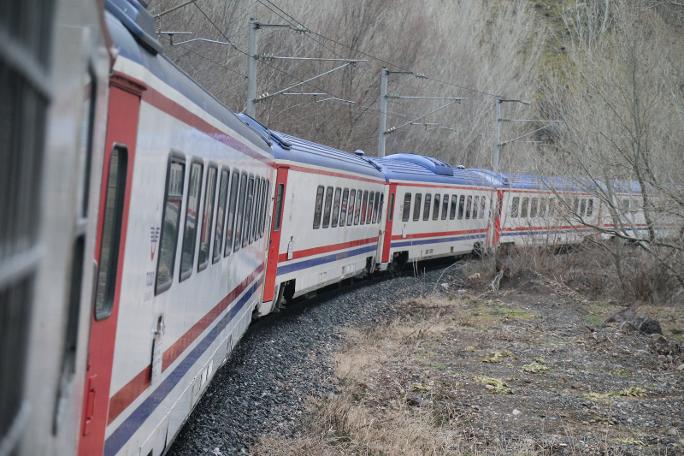 Foto Haber- Herkes bu treni yakalamak istiyor