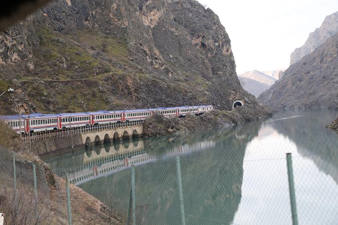 Foto Haber- Herkes bu treni yakalamak istiyor