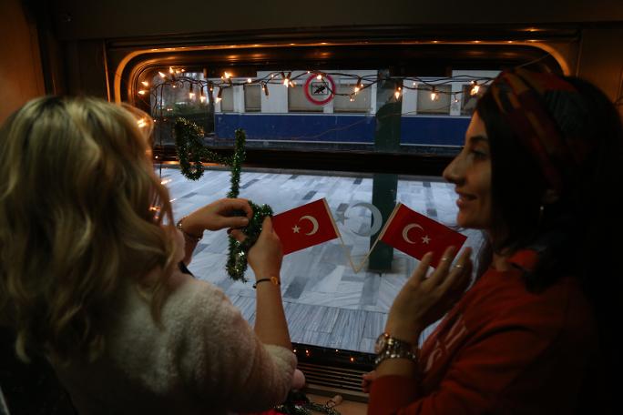 Foto Haber- Herkes bu treni yakalamak istiyor