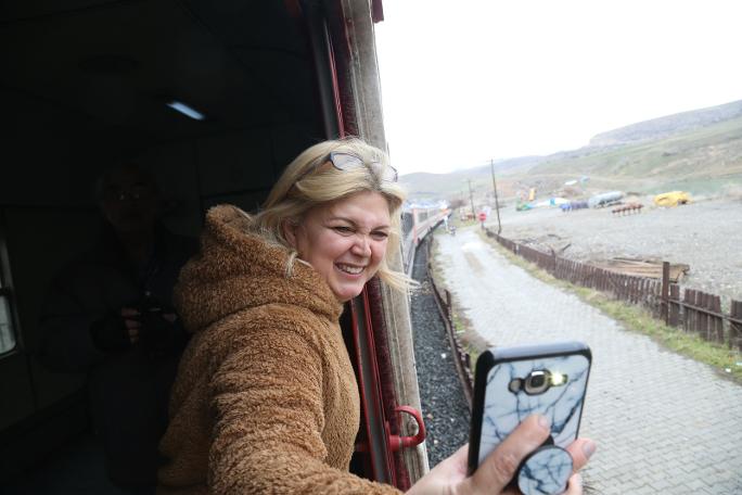 Foto Haber- Herkes bu treni yakalamak istiyor