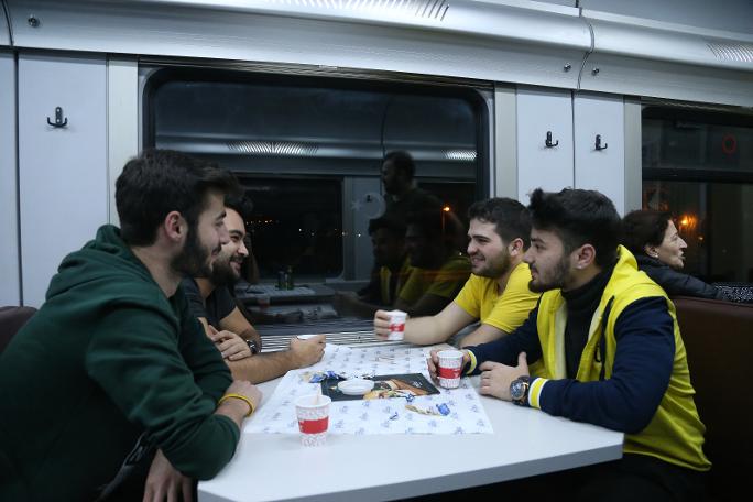 Foto Haber- Herkes bu treni yakalamak istiyor