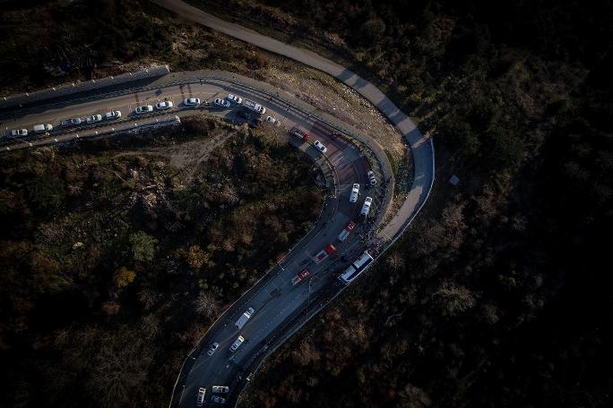 Bursa'da öğrenci servisi devrildi: Olay yerinden ilk görüntüler