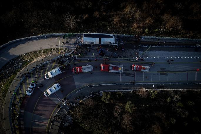 Bursa'da öğrenci servisi devrildi: Olay yerinden ilk görüntüler