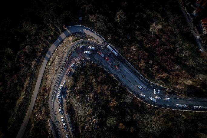 Bursa'da öğrenci servisi devrildi: Olay yerinden ilk görüntüler