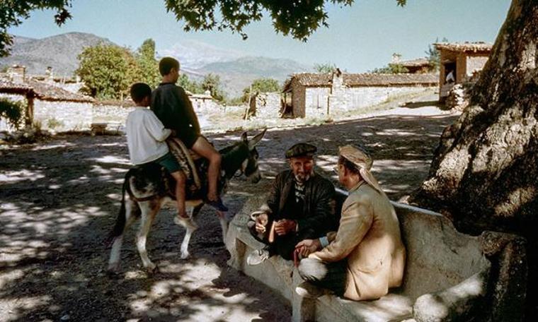 Ara Güler, tesadüfen gittiği Geyre köyündeki antik kenti ilk duyuran kişi olarak tarihe geçmişti