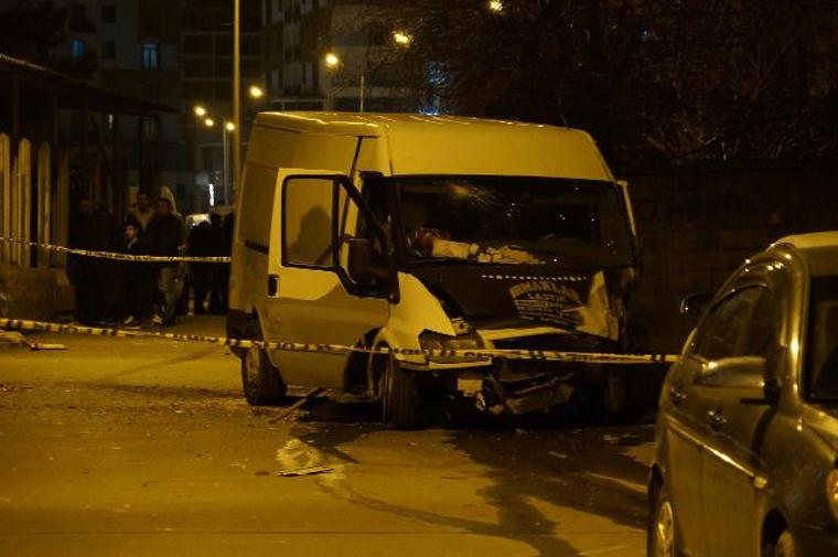 Babasına kızan genç trafikte terör estirdi