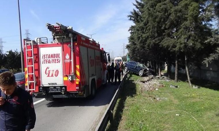 Ümraniye TEM otoyolunda trafiği kilitleyen kaza