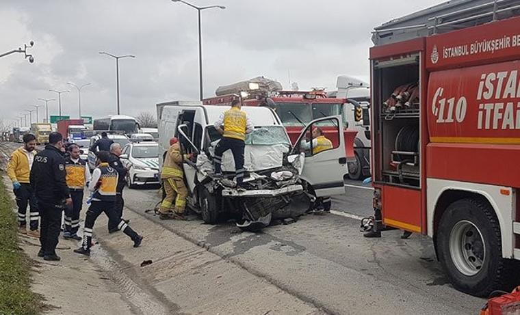 TEM'de feci kaza: Ölü ve yaralılar var