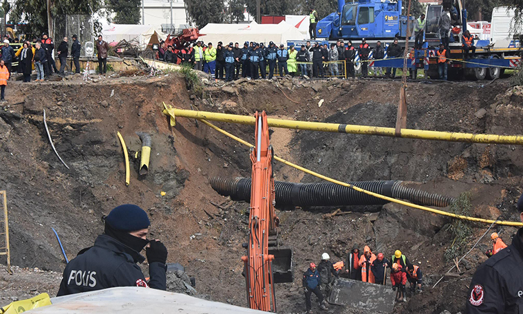 Kurtarma çalışmaları sürerken bir göçük daha meydana geldi