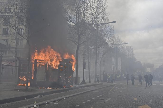 Fransa'da sarı yelekliler, gösterilerin 18. haftası sokaklarda