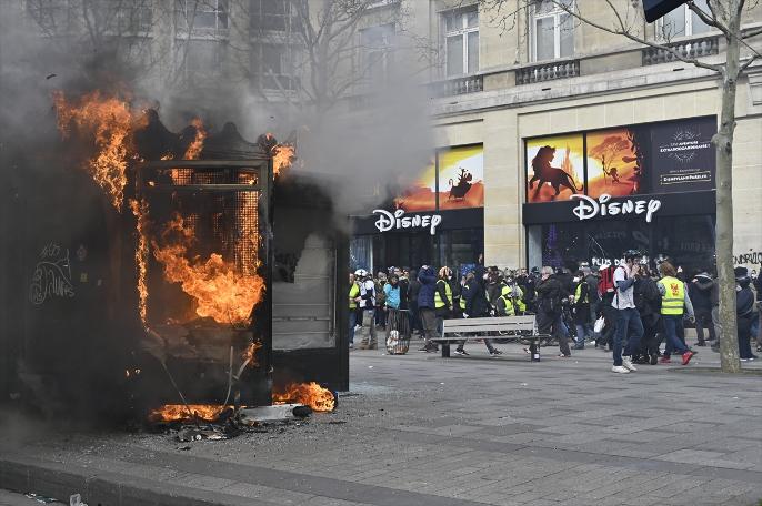 Fransa'da sarı yelekliler, gösterilerin 18. haftası sokaklarda