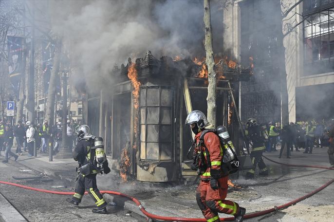 Fransa'da sarı yelekliler, gösterilerin 18. haftası sokaklarda