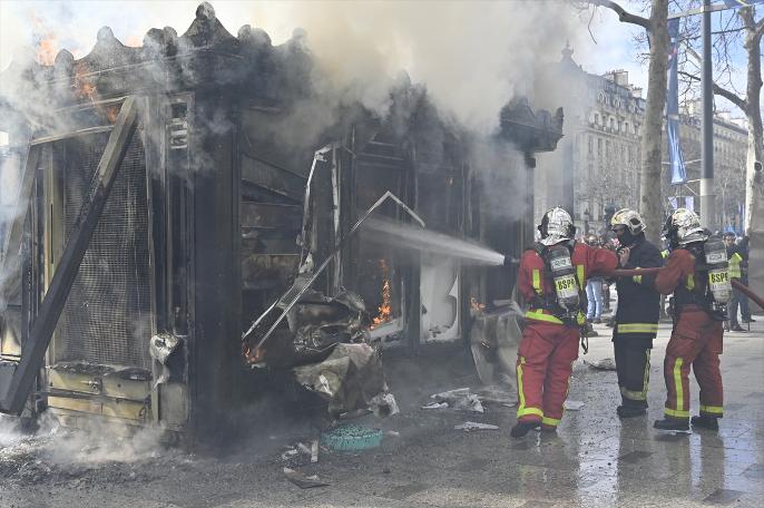 Fransa'da sarı yelekliler, gösterilerin 18. haftası sokaklarda