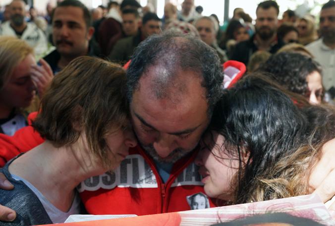 Nazlı Çiçek son yolculuğuna uğurlandı, babası LÖSEV çağrısında bulundu