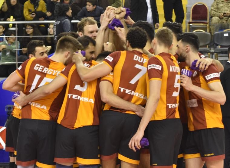 Galatasaray filede avantaj peşinde