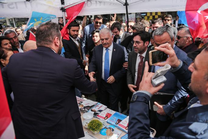 Binali Yıldırım'dan CHP, İYİ Parti, DSP ve SP çadırlarına ziyaret