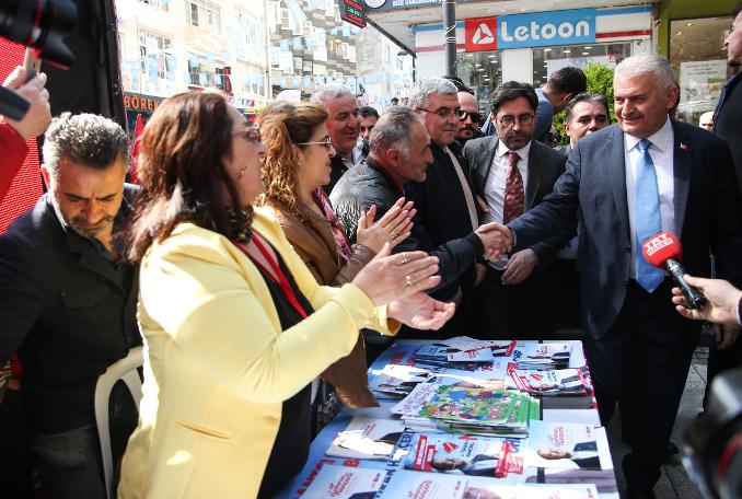 Binali Yıldırım'dan CHP, İYİ Parti, DSP ve SP çadırlarına ziyaret