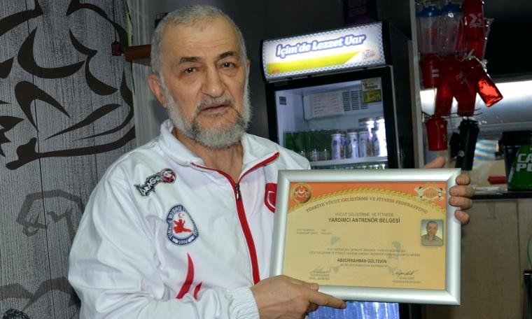 70 yaşında spor tutkusuyla örnek oluyor