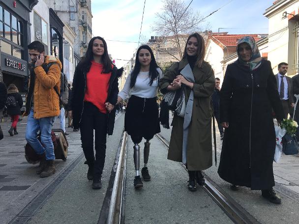 22 yıl sonra ilk adımlarını İstiklal Caddesi'nde attı