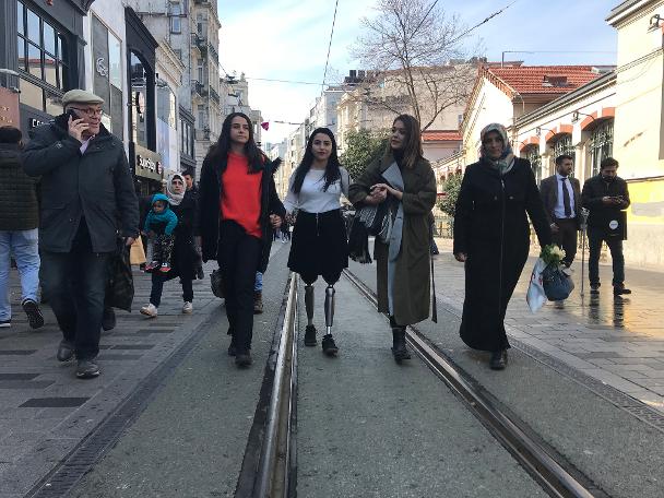 22 yıl sonra ilk adımlarını İstiklal Caddesi'nde attı