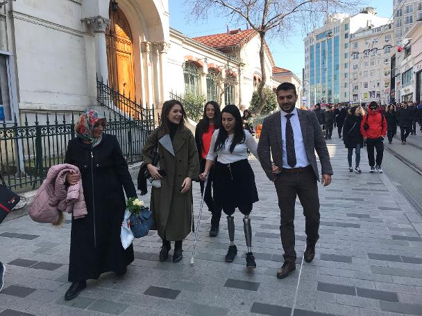 22 yıl sonra ilk adımlarını İstiklal Caddesi'nde attı