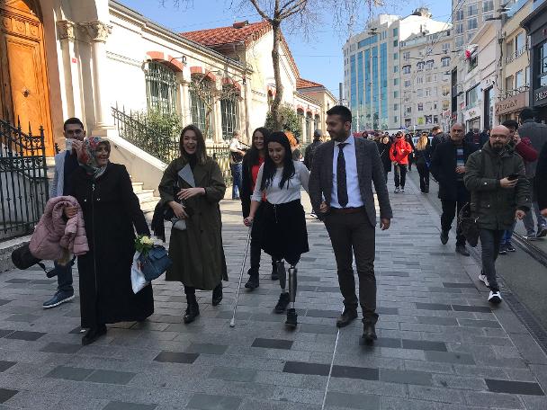 22 yıl sonra ilk adımlarını İstiklal Caddesi'nde attı