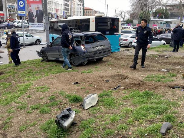 İstanbul Beyazıt'ta halk otobüsü dehşeti: Olay yerinden kareler