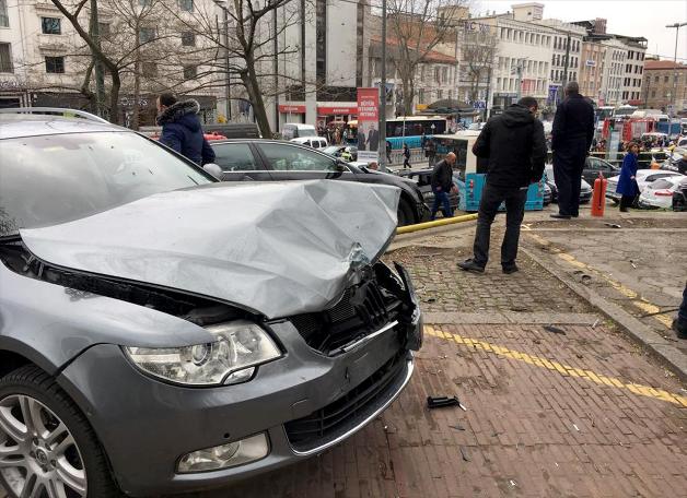 İstanbul Beyazıt'ta halk otobüsü dehşeti: Olay yerinden kareler