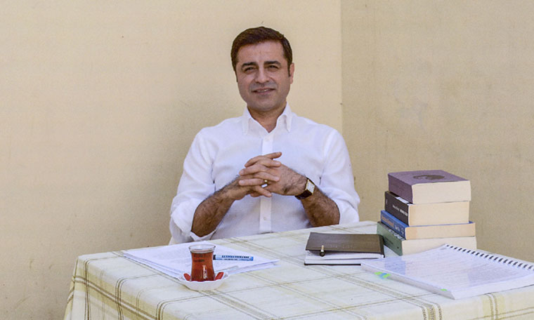 Demirtaş: Mutlaka sandığa gidip oyunuzu kullanın