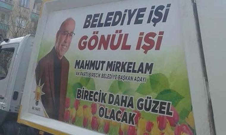 AKP'li aday çöpe ismini yazdırdı