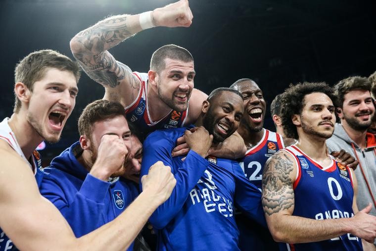 Anadolu Efes İspanya yolcusu