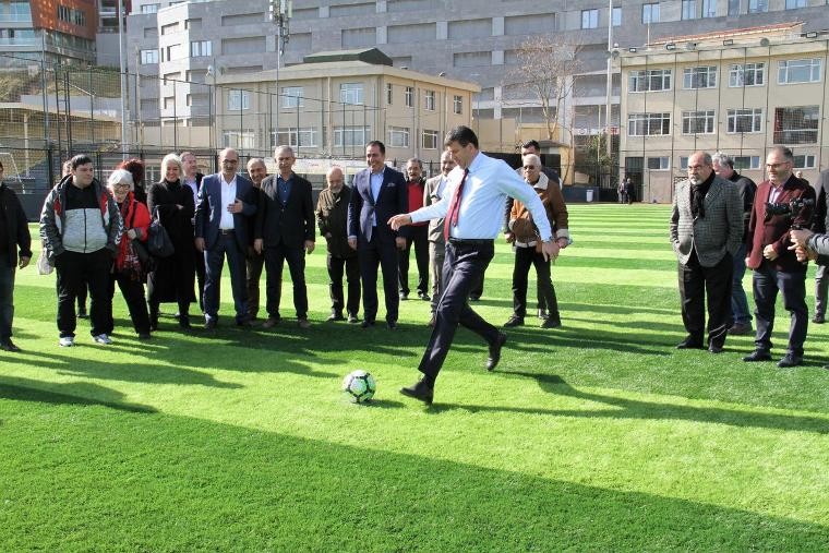 Odabaşı penaltıyı attı, amatörlere destek sözü verdi