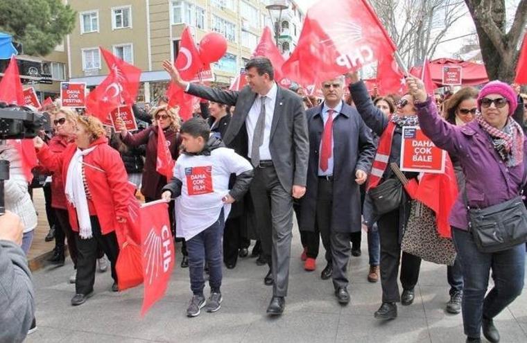 Kadıköy'de 'Martın Sonu Bahar' yürüyüşü