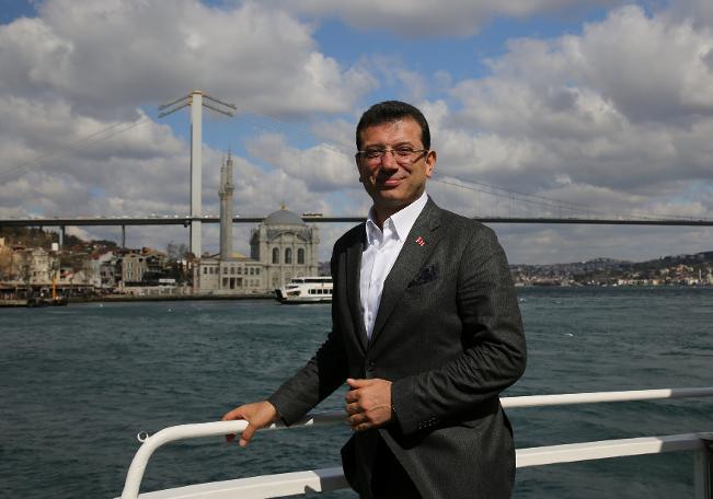 Ekrem İmamoğlu, son mitingin ardından eşiyle birlikte tekne turu yaptı