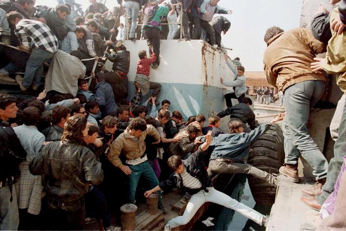 Ünlü fotoğrafçı Yannis Behrakis hayatını kaybetti