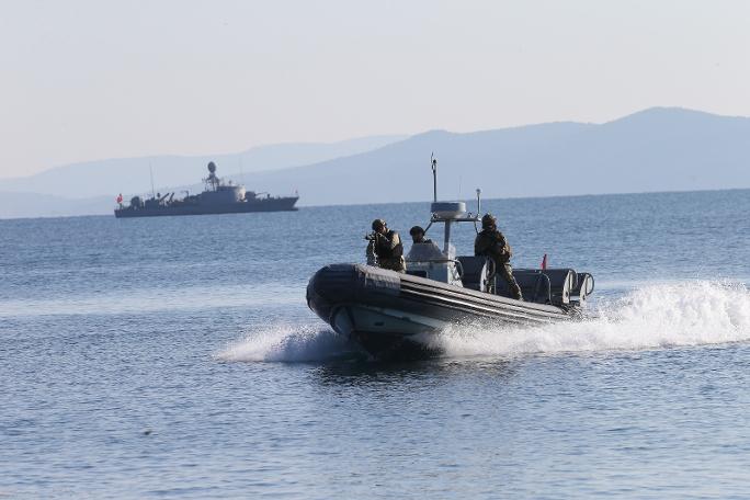 Deniz komandolarından çıkarma harekatı