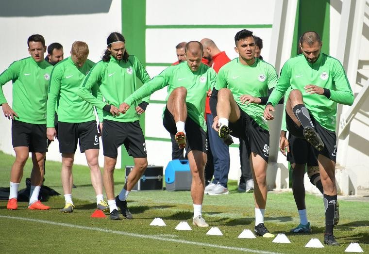 Atiker Konyaspor eksik çalıştı