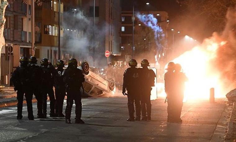 Fransa’da polise tepki