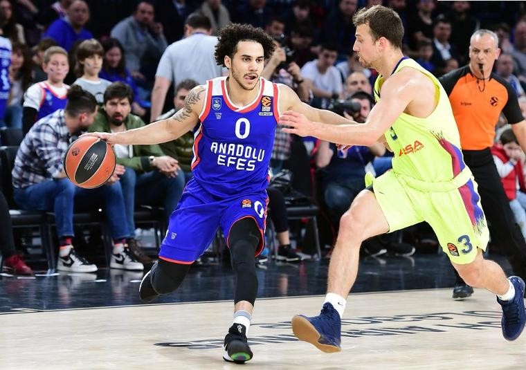 Anadolu Efes Barcelona'yı rahat geçti