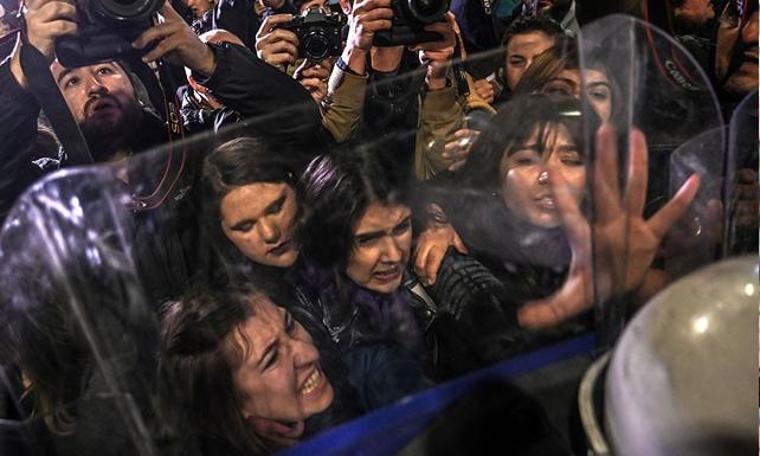 Alanlarda kadın isyanı, Taksim'de polis müdahalesi