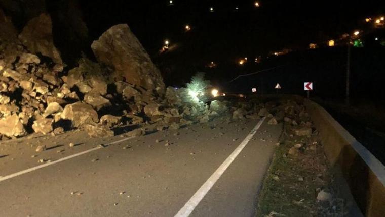 Tirebolu-Gümüşhane karayolunda heyelan