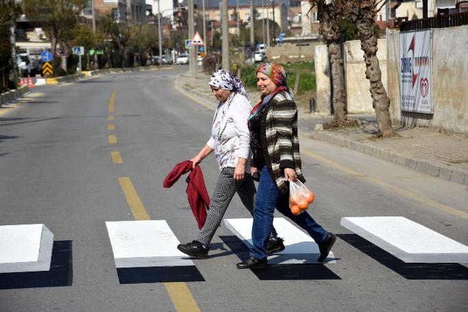 Üç boyutlu yaya geçidi: Durmamak yürek ister!