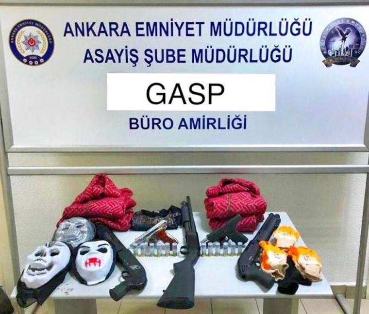 Akaryakıt istasyonunda maskeli ve pompalı tüfekli soygun