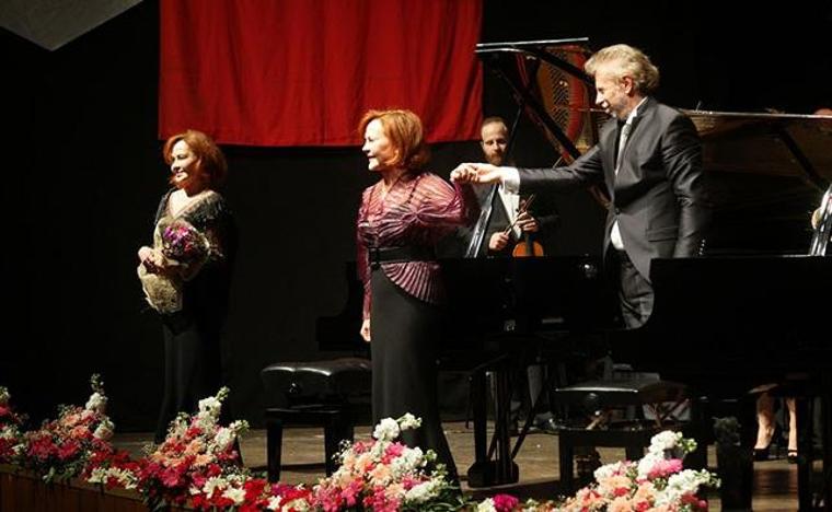 Mersin Müzik Festivali usta isimlerin konserleriyle açıldı